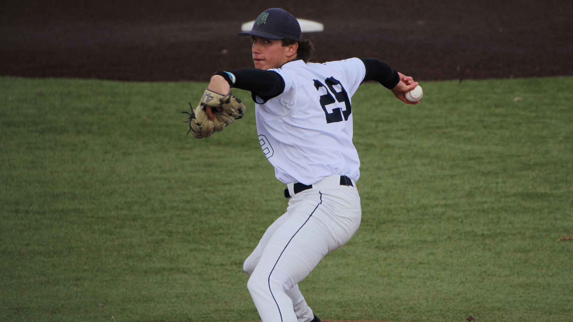 Reese Willoughby pitches the ball